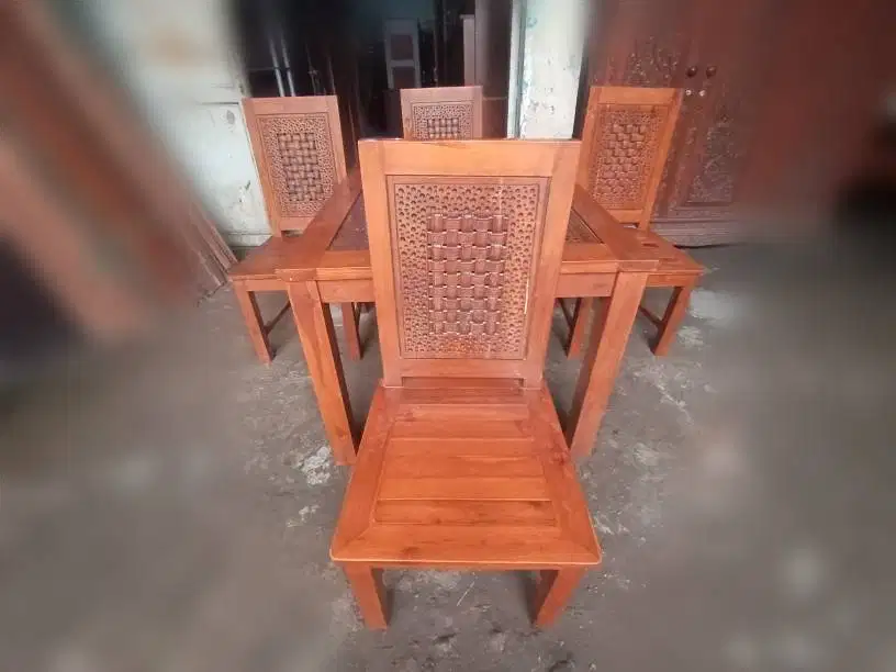 Meja Makan +4 kursi jati