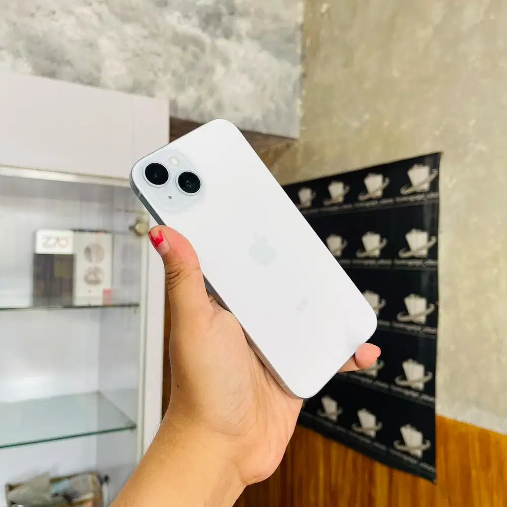 Iphone 15 Plus 128gb iBox mulus fullset garansi on. TT juga bisa