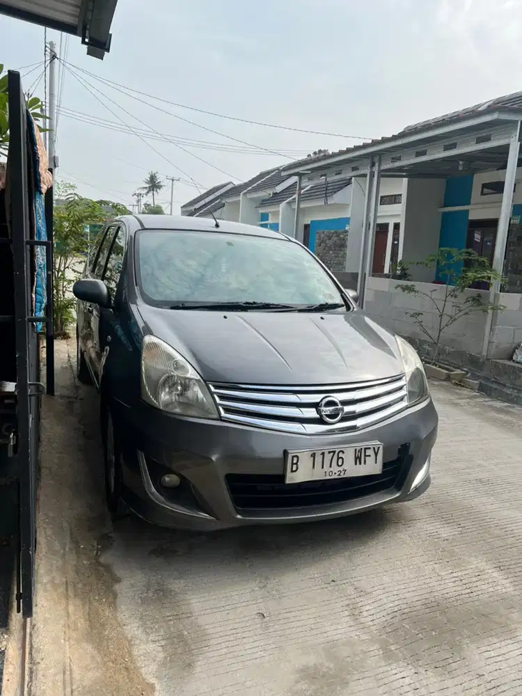 Nissan Grand livina 2012 XV AT