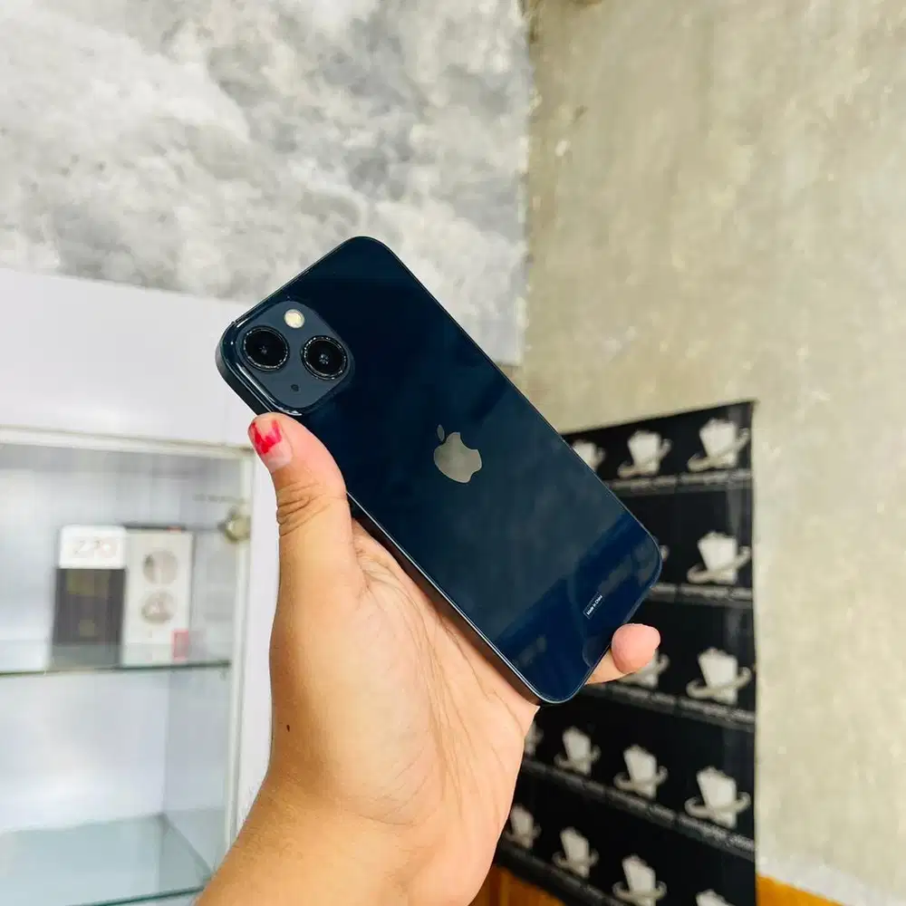 Iphone 13 128gb iBox fullset original dan bergaransi. TT juga bisa