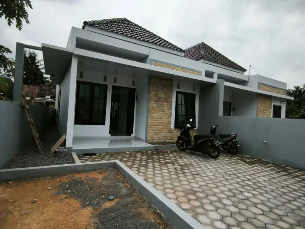 DIJUAL RUMAH BARU DEKAT PASAR GODEAN