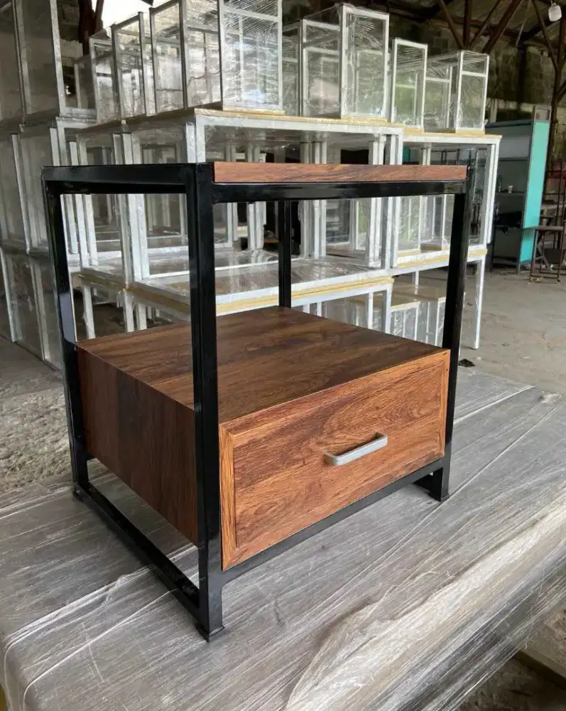 Nakas / Kabinet / Laci Kantor