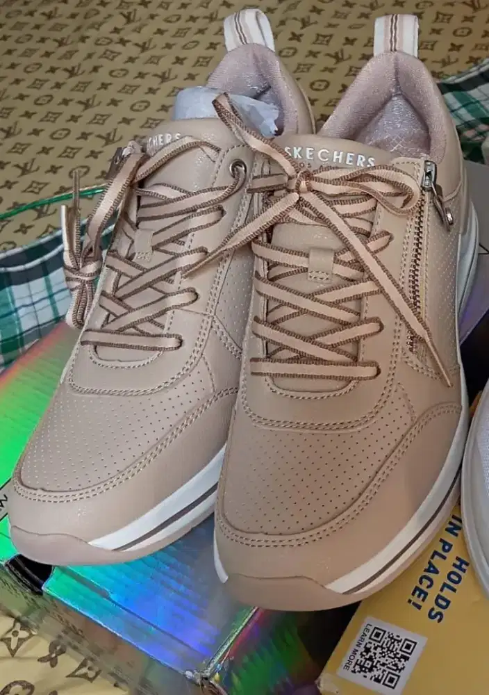 Dijual sepatu Skecher original 100%baru ukuran 38