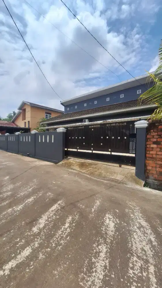 Di kontrakan bedeng tahunan