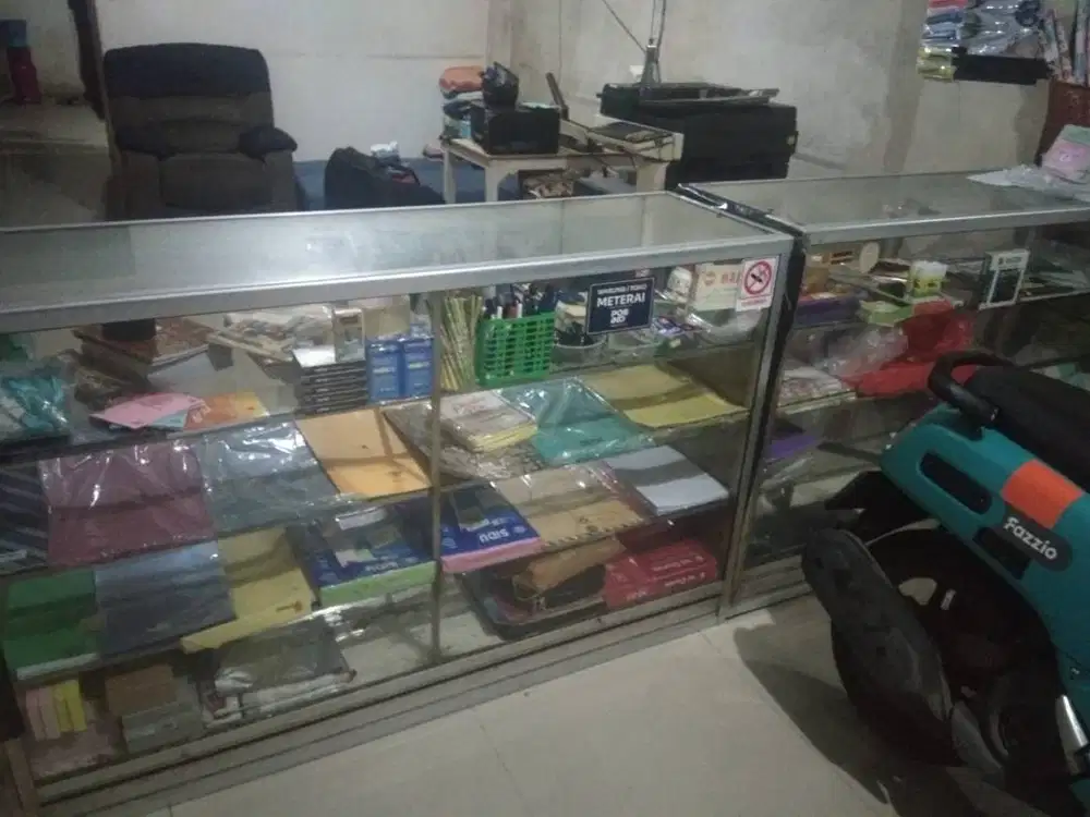 DIJUAL Lemari Etalase Kaca