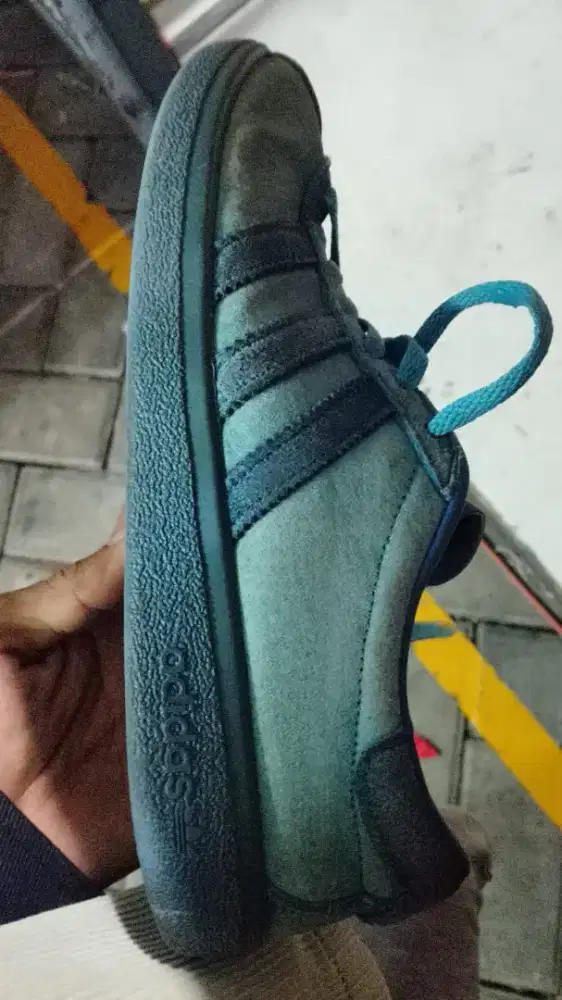 Sepatu Adidas bali