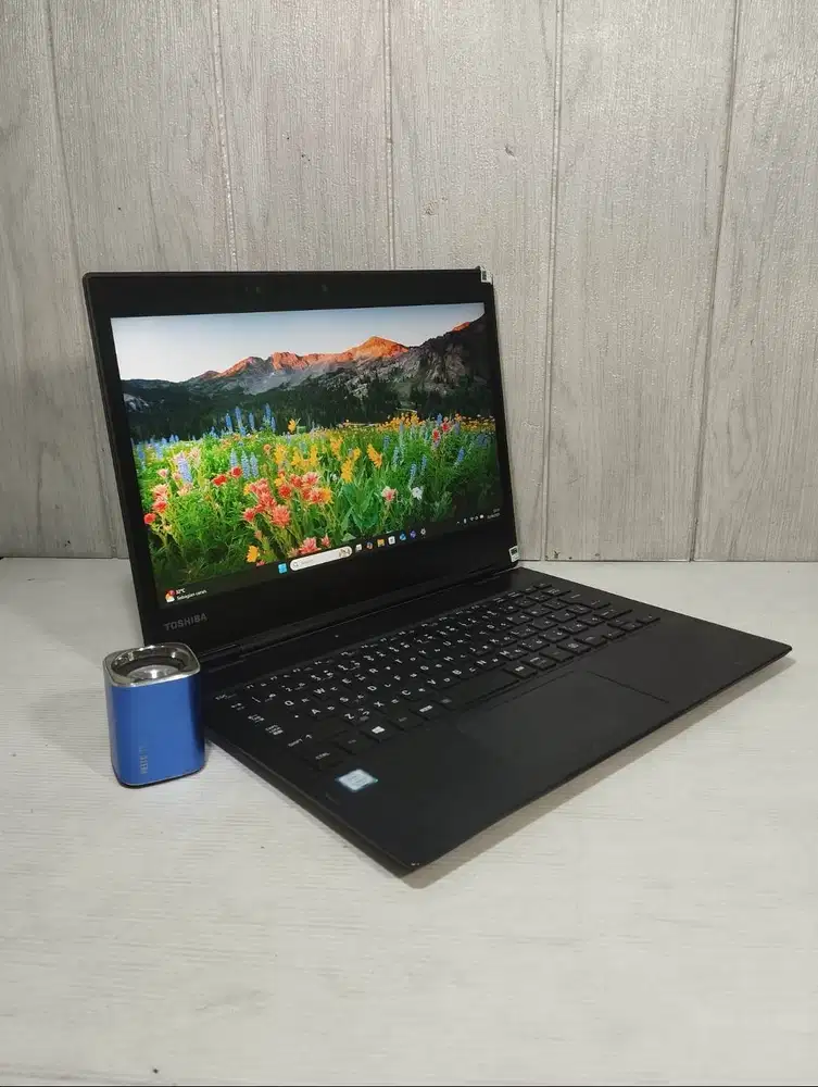 Laptop 2-in-1 super tipis i5 gen 8-Toshiba Dynabook VC72 Layar Sentuh