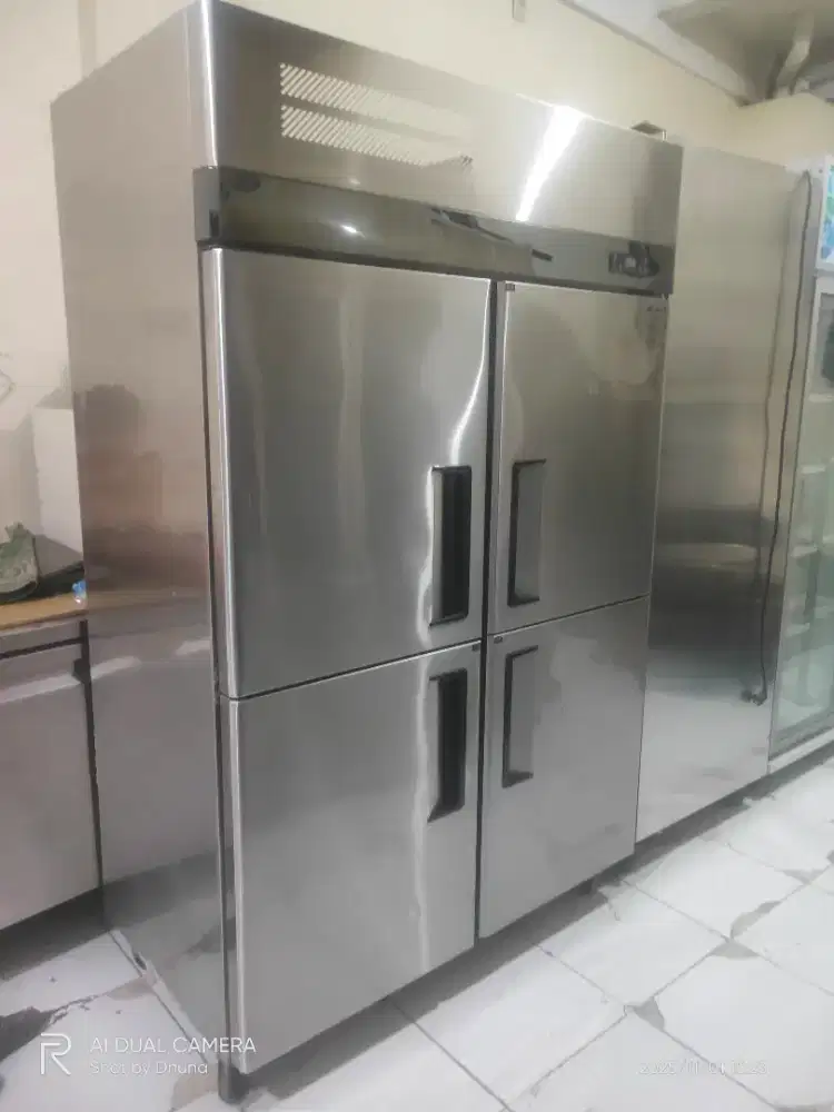 UPRIGHT FREEZER 4 DOOR