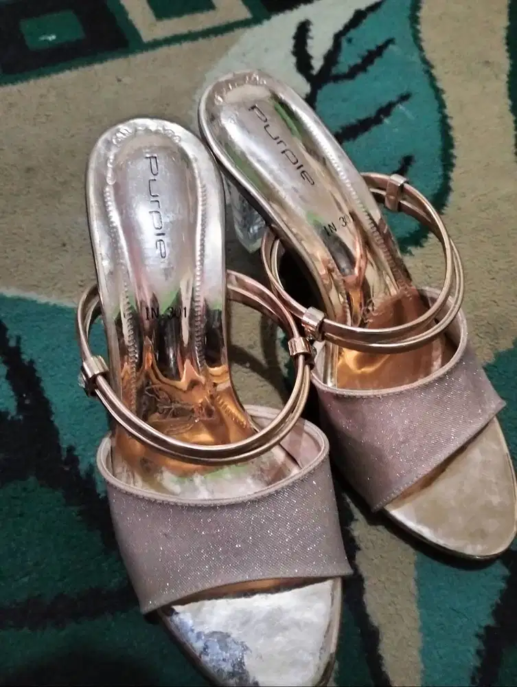 Merek purple, hils, in 301, ukuran 39.