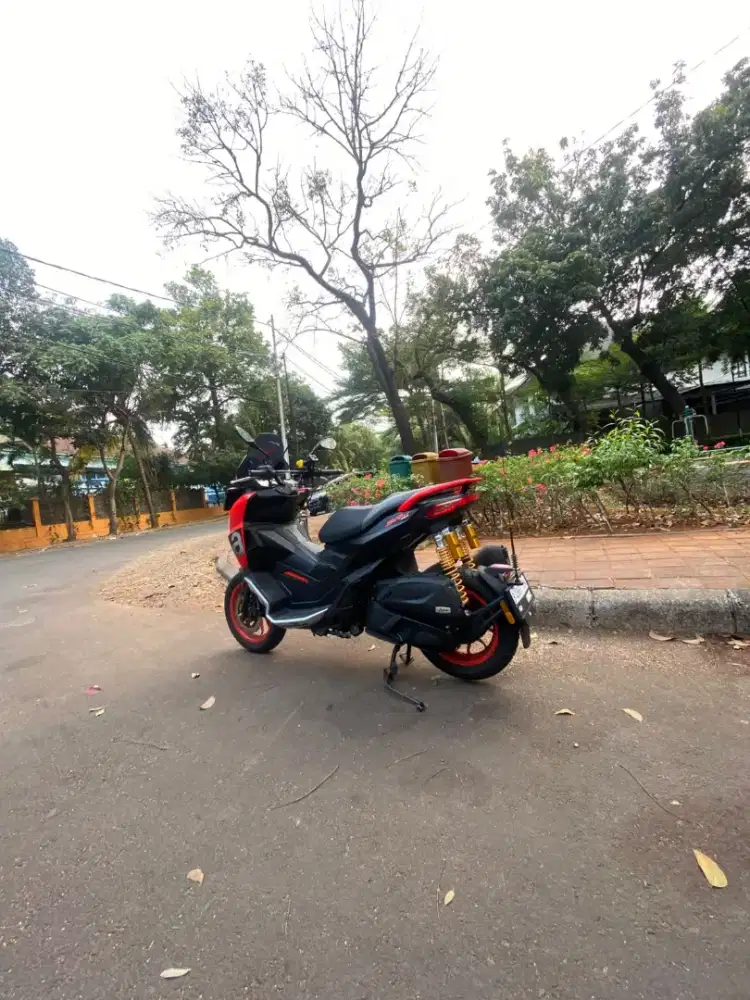 APRILIA SR GT 200