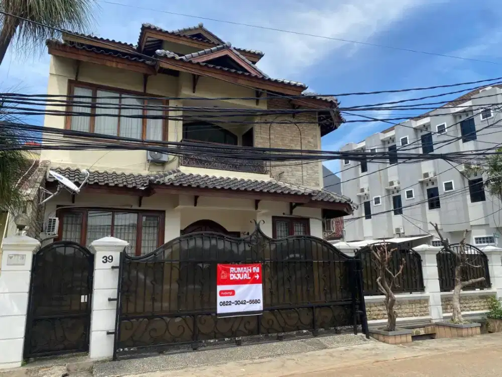 Rumah full marmer di daerah Tomang