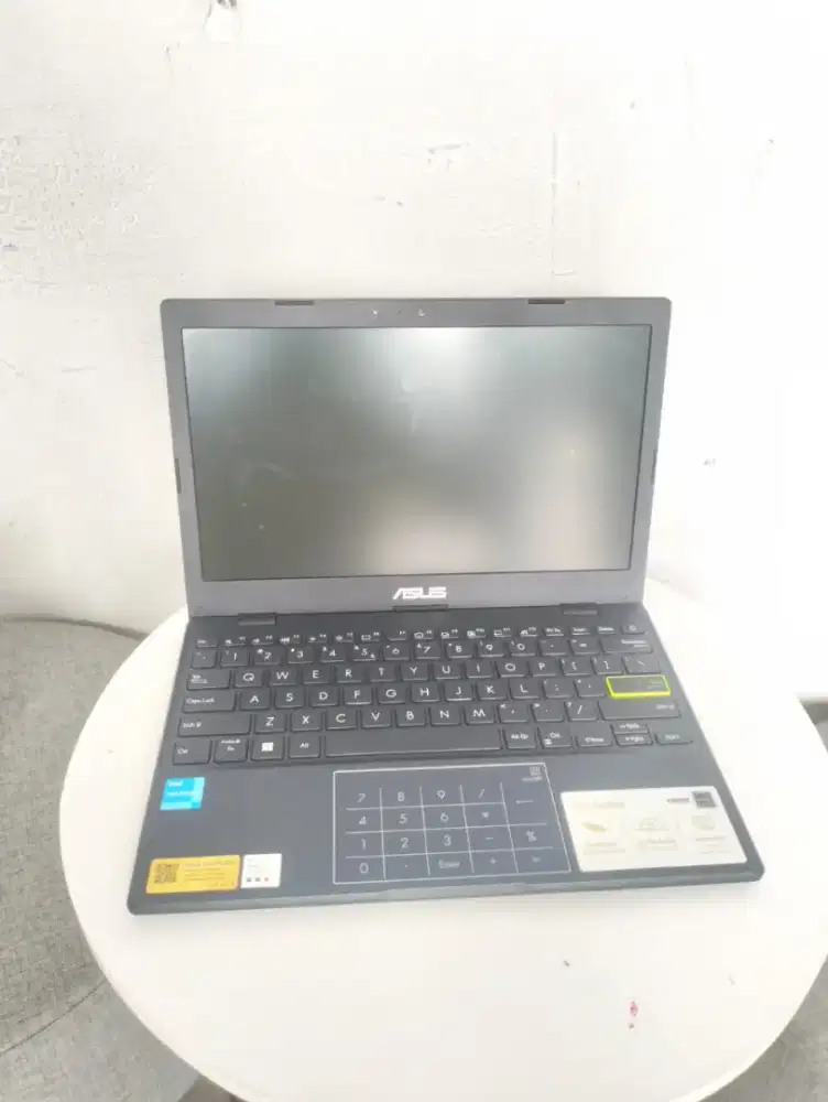 ASUS VIVOBOOK E210KA