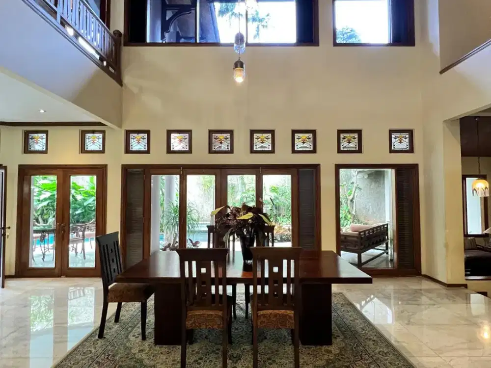 Rumah Mewah 2 Lantai di Komplek Pondok Indah Jakarta Selatan – Lokasi Strategis & Nyaman