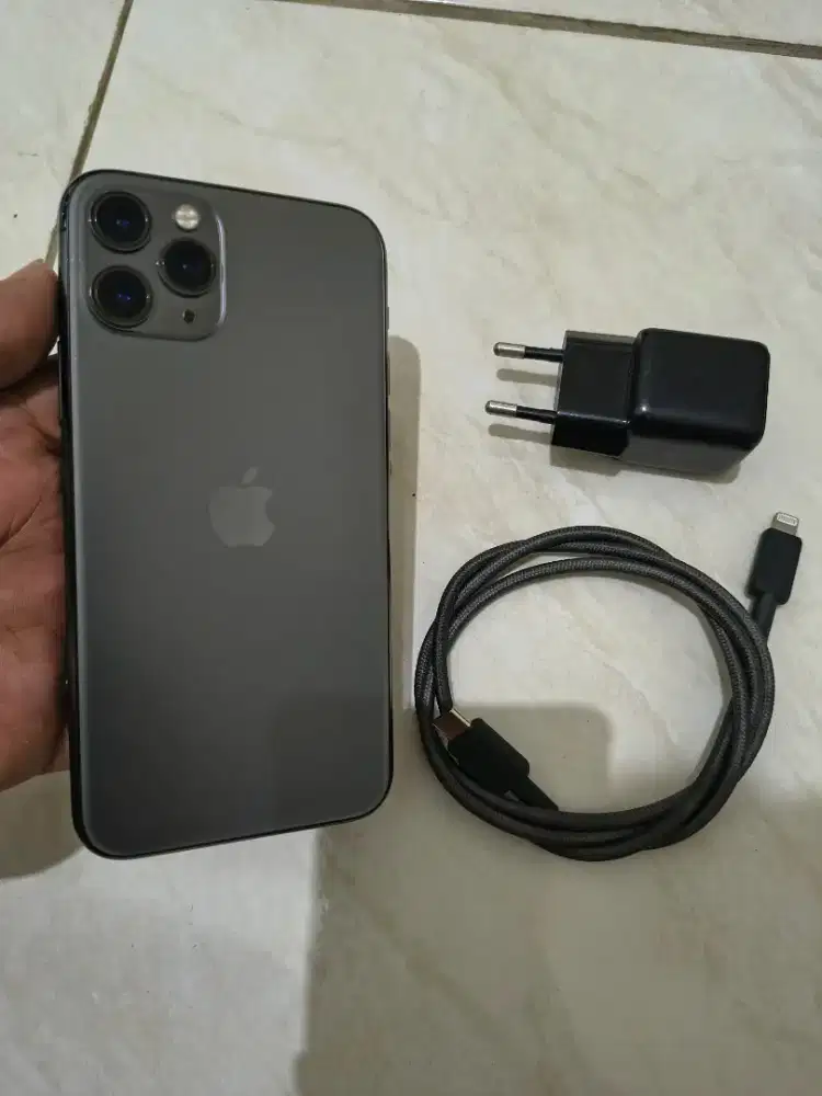 iPhone 11 pro 256 Hp cas dosbook