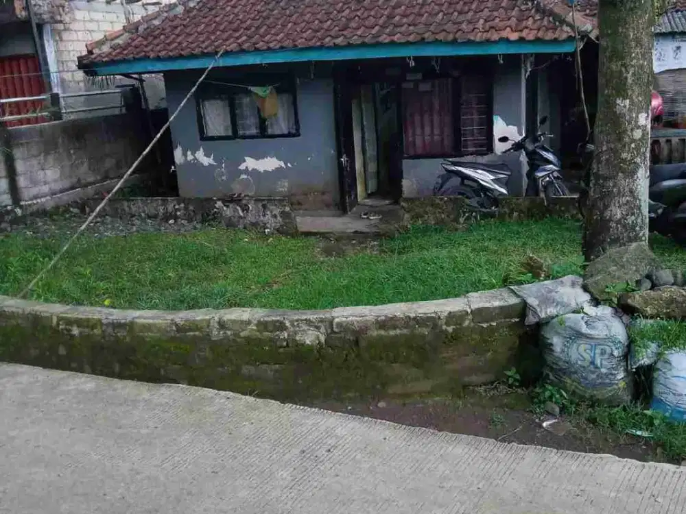 Dijual Rumah Tua Hitung Tanah di Ciomas
