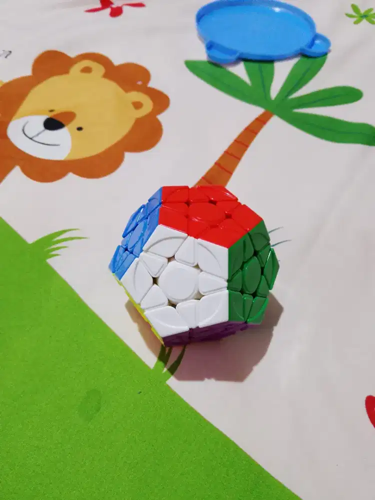Rubik Megaminx YJ Yuhu V2M Magnetic Stickerless – Lancar, Ori, Mulus!