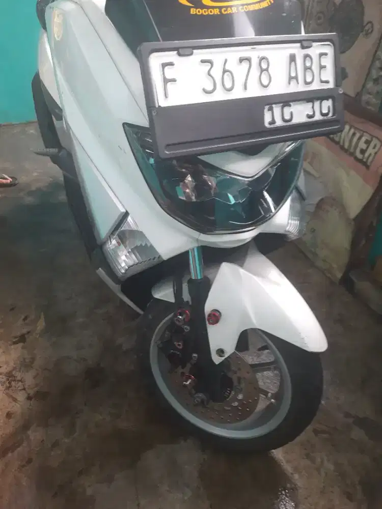Yamaha n max putih
