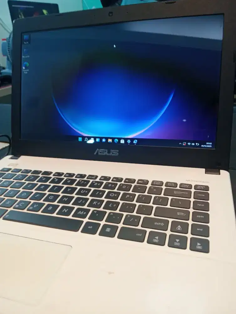 Asus x452e AMD E1 ram 10gb ,SDD 256gb