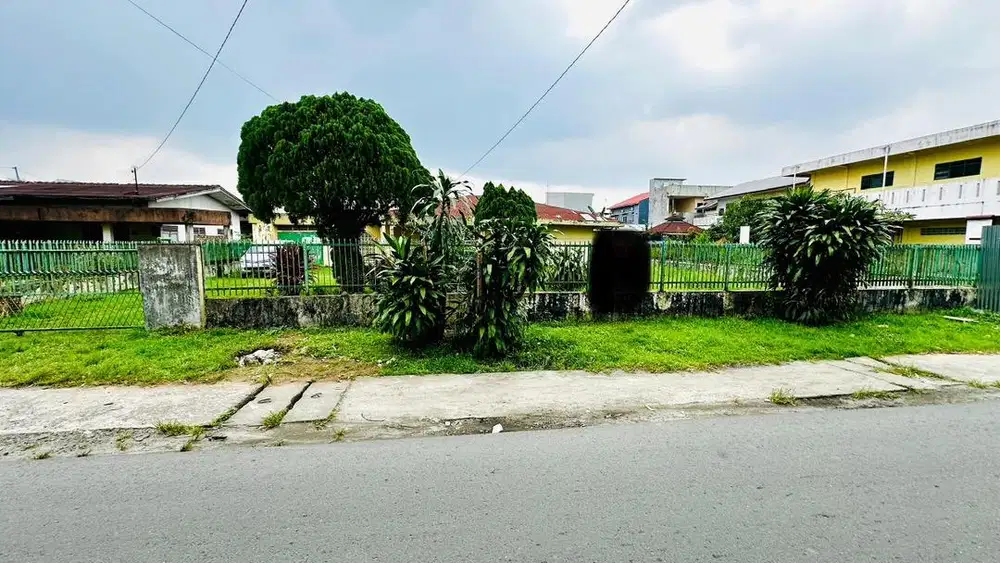 DIJUAL TANAH & BANGUNAN (PINGGIR JALAN)