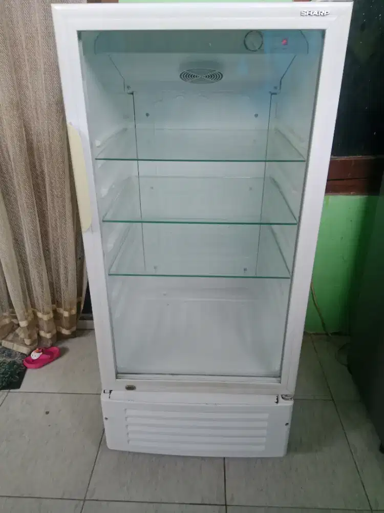 Showcase sharp 3 rak