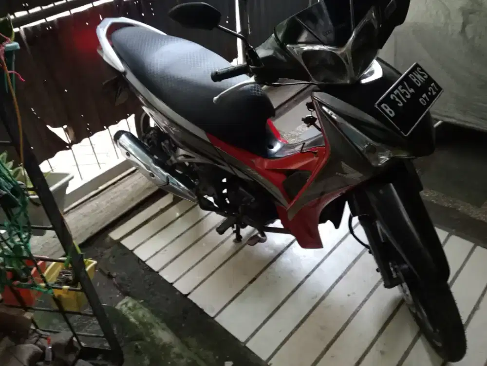 Honda Supra x 125 helm in