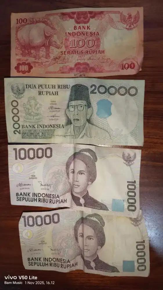 Uang kuno kertas dan koin