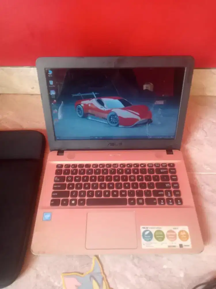 Asus x441S. Celeron ram 2gb SSD 128gb