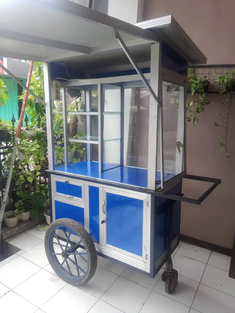 Gerobak bekas dipakai sendiri baru satu tahun masih bagus dan kokoh