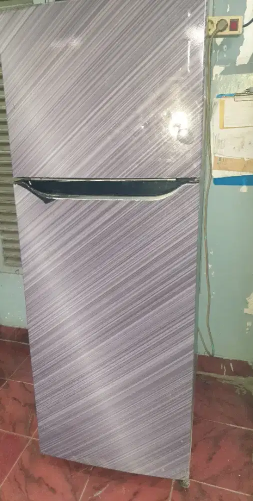 Di jual kulkas 2 pintu siap pakai