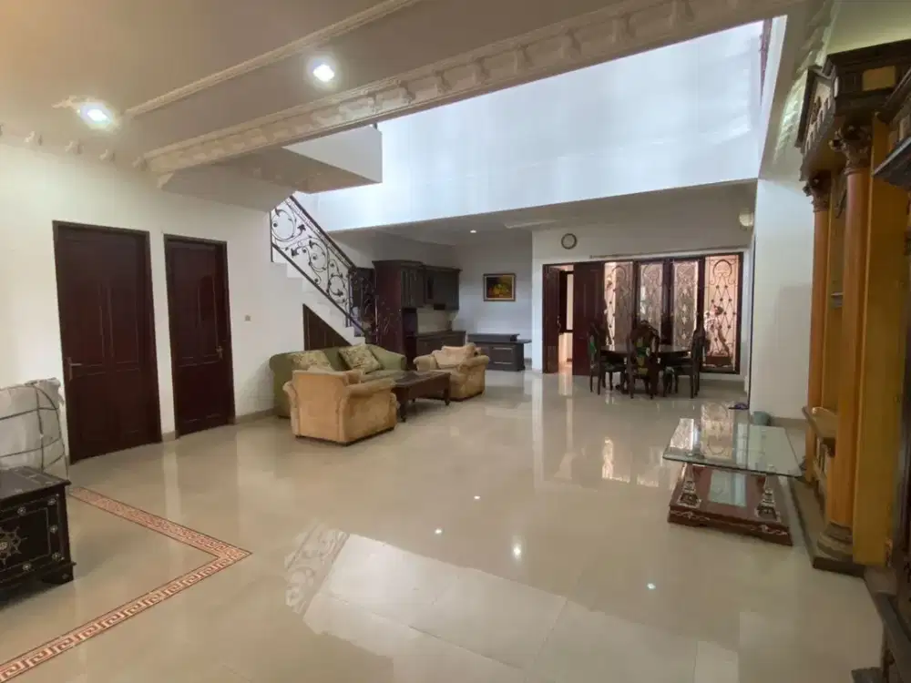 DIJUAL RUMAH MEWAH SIAP HUNI DI JATIWARINGIN JAKARTA TIMUR