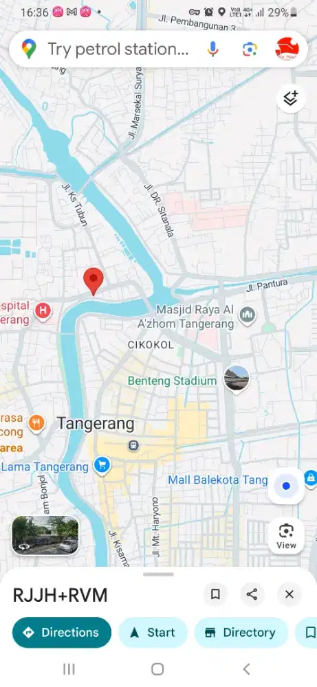 Staf bersih2 hotel umur max 27 tahun.