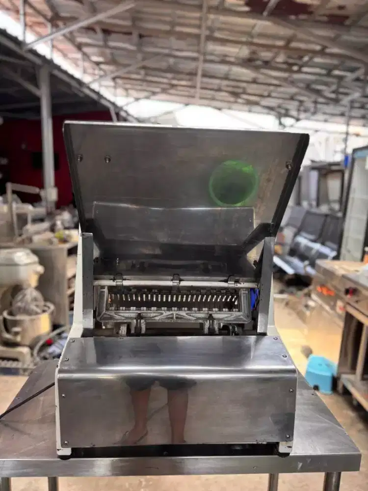 Mesin pemotong roti
Ketebalan 1.5 cm
Merk New Chung Hou