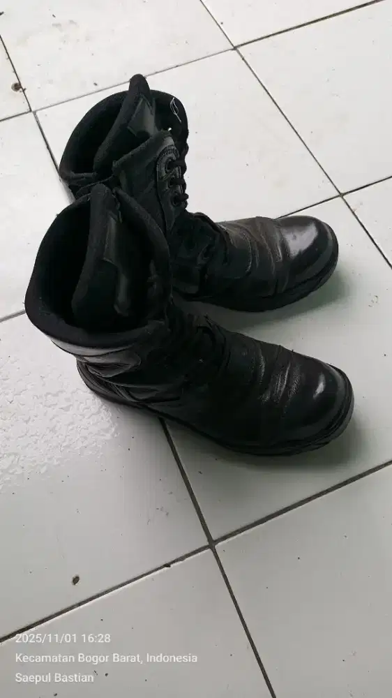 Jual sepatu bekas masih layak pakai