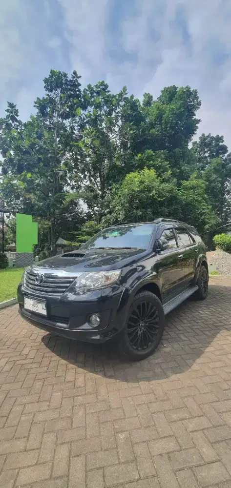 Toyota Fortuner tipe G VNT turbo hitam