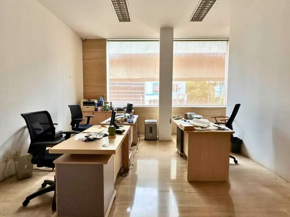 Gedung Komersial 4 Lantai Dijual di Kebayoran Baru, Jakarta Selatan