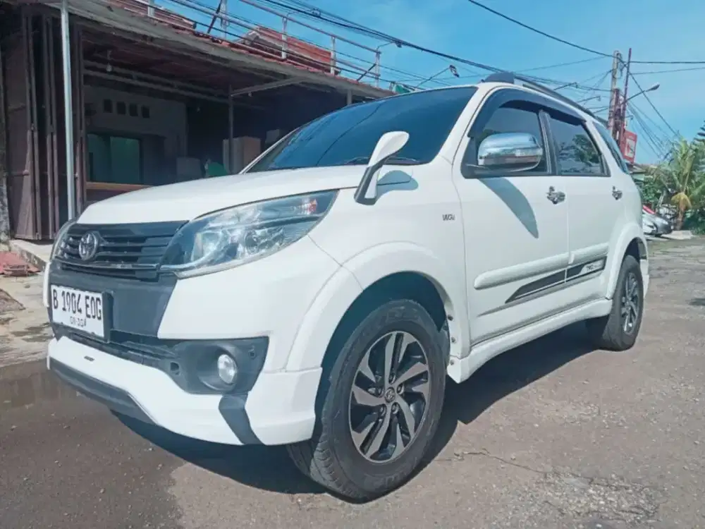 Hanya 5 juta punya mobil keluarga bekas rasa baru (low km)