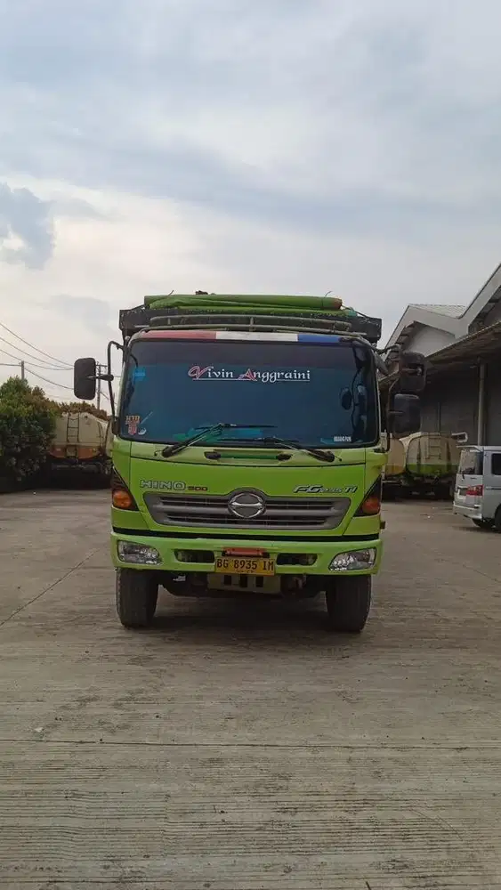 Hino FG235JP 2012 bak 8m tangan pertama