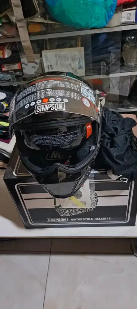 Helm Simpsons Darksome black glossy