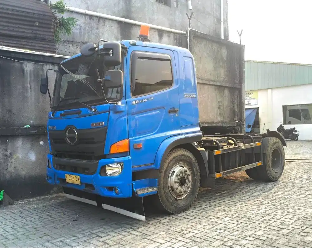 MURAH Hino engkel 4x2 tractor head SG 260 TH 2020 trailer
