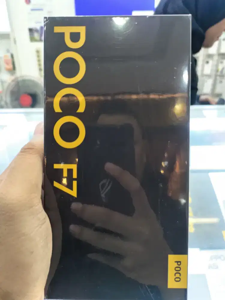 Poco f7 12/512gb