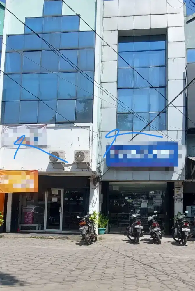 Dijual 2 Ruko Strategis Plus Bonus Usaha Apotek sedang berjalan.