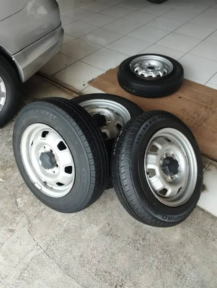 Velg+ban oem starlet