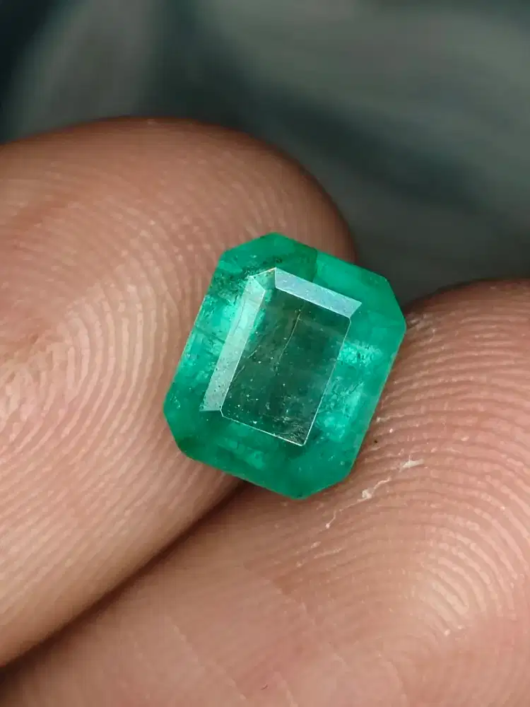 Natural Emerald Beryl Zamrud 1.65crt Kristal Luster Menyala Memo GRI