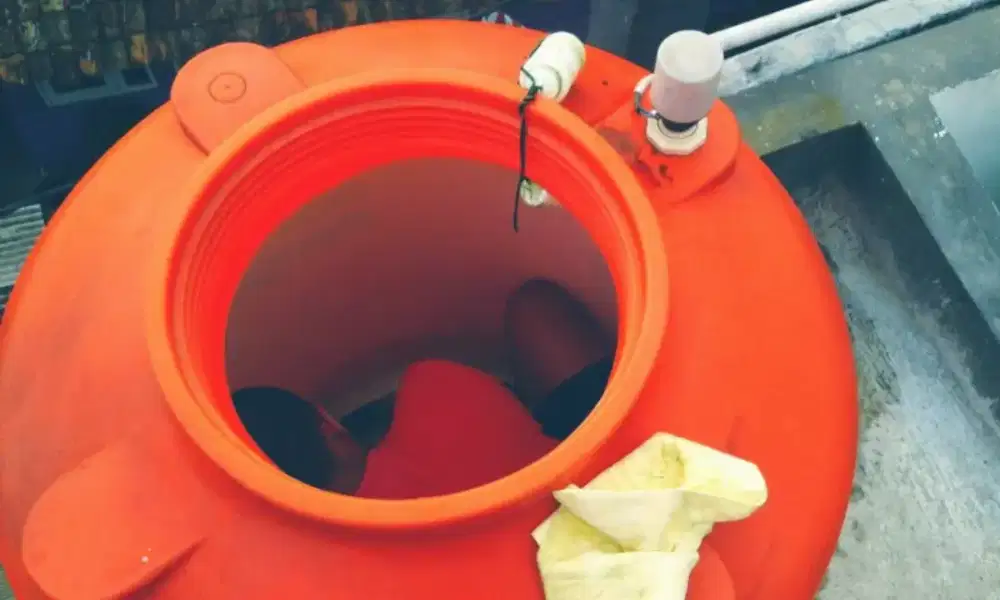 jasa pembersihan toren.