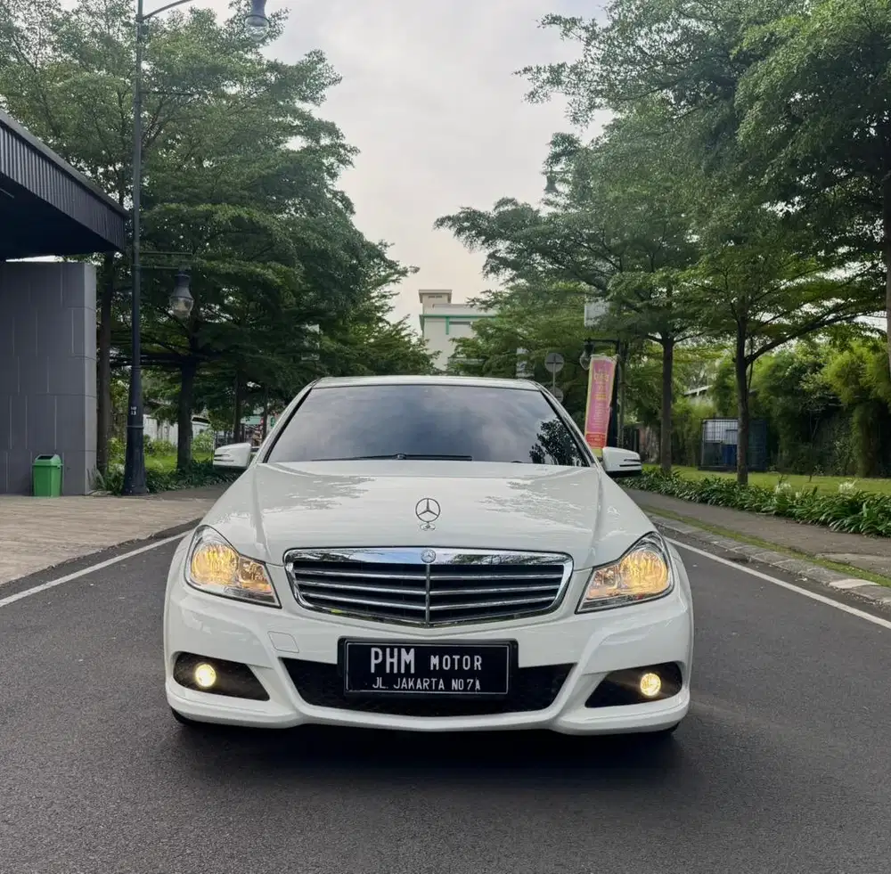 Mercedes Benz C200 W204 Tahun 2012 Edition CGI Blue Efficiency 1.8Cc