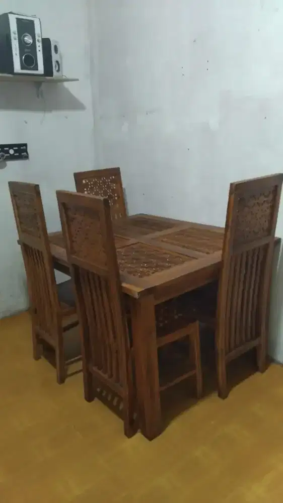 Meja makan ukiran jati 120x100