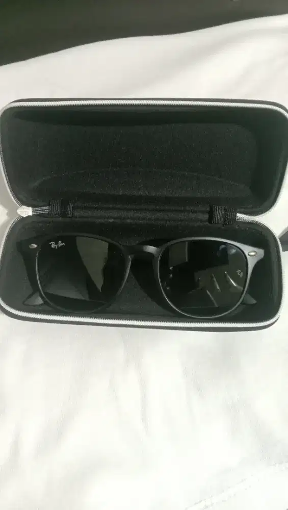 Preloved kacamata hitam Rayban.