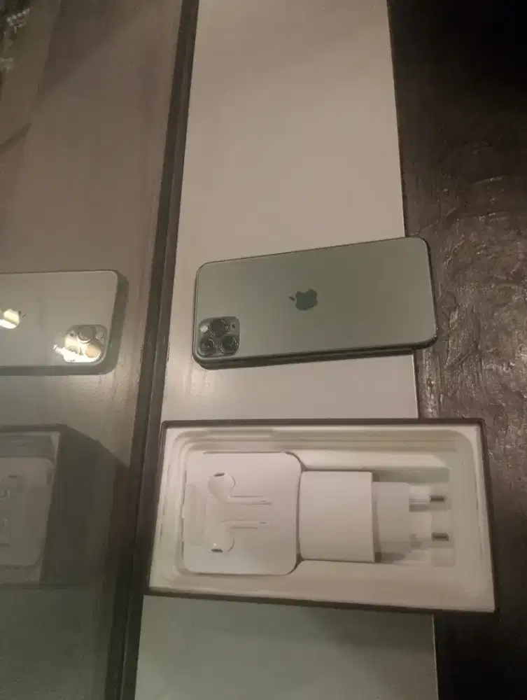 Iphone 11 pro max 256gb lanjut whadsap