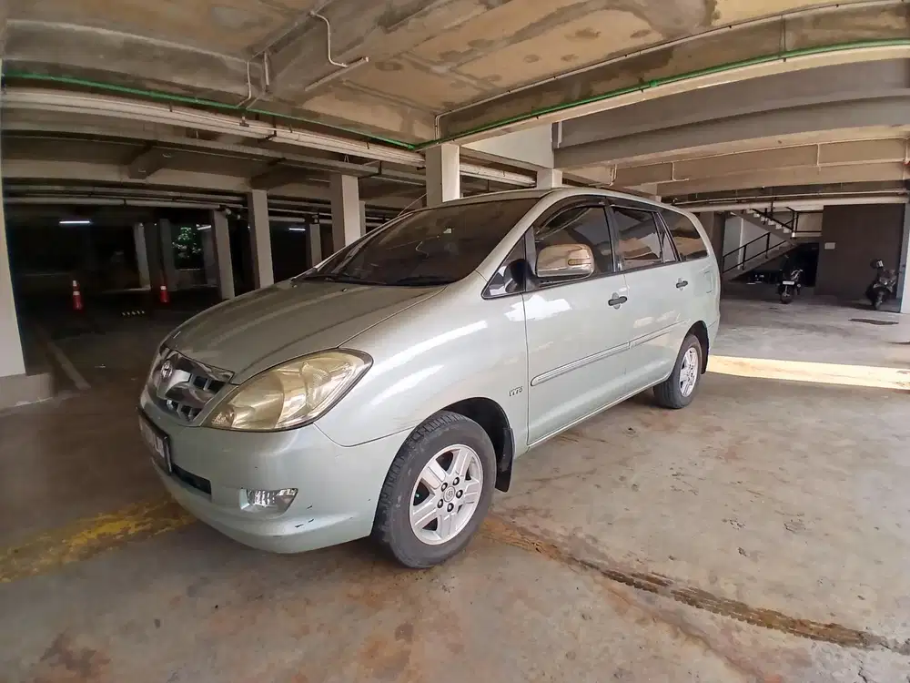 Toyota Kijang Innova 2004 Bensin