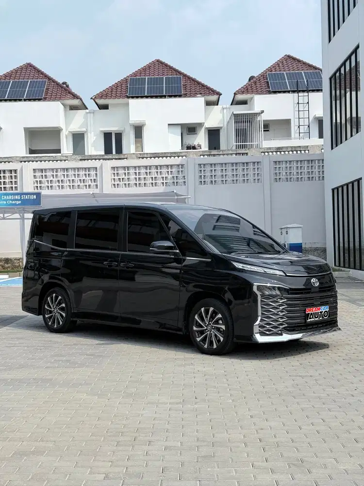 Toyota Voxy 2023 Bensin